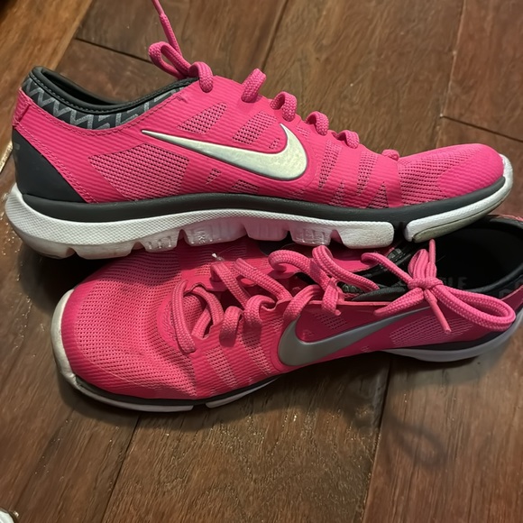 Nike Gym Shoes - Picture 2 of 4